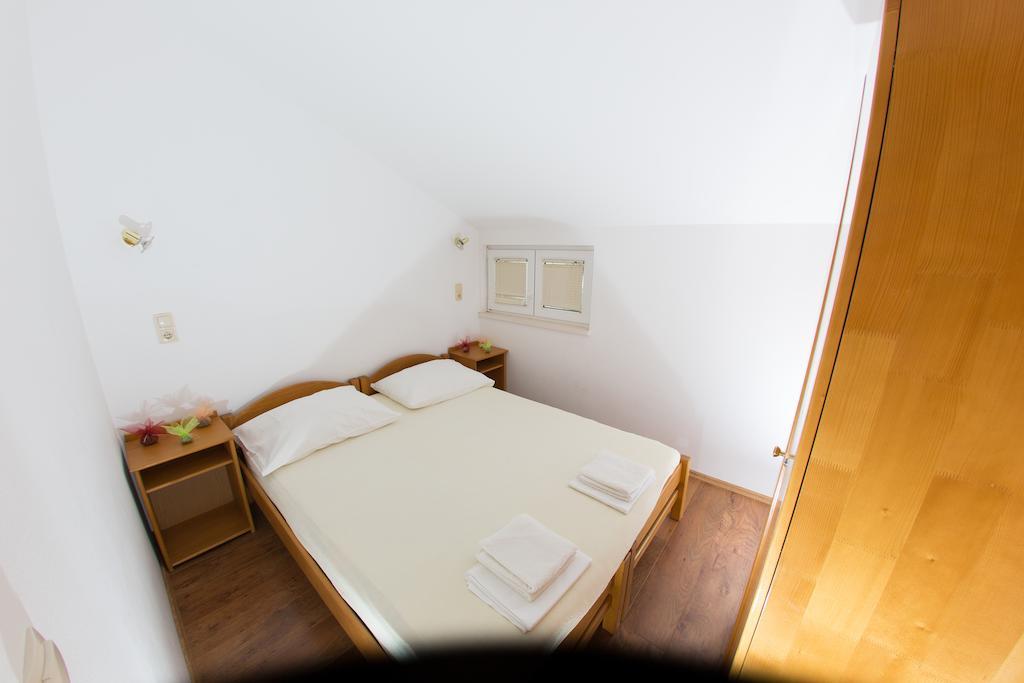 Apartments Ticinovic Omiš Szoba fotó